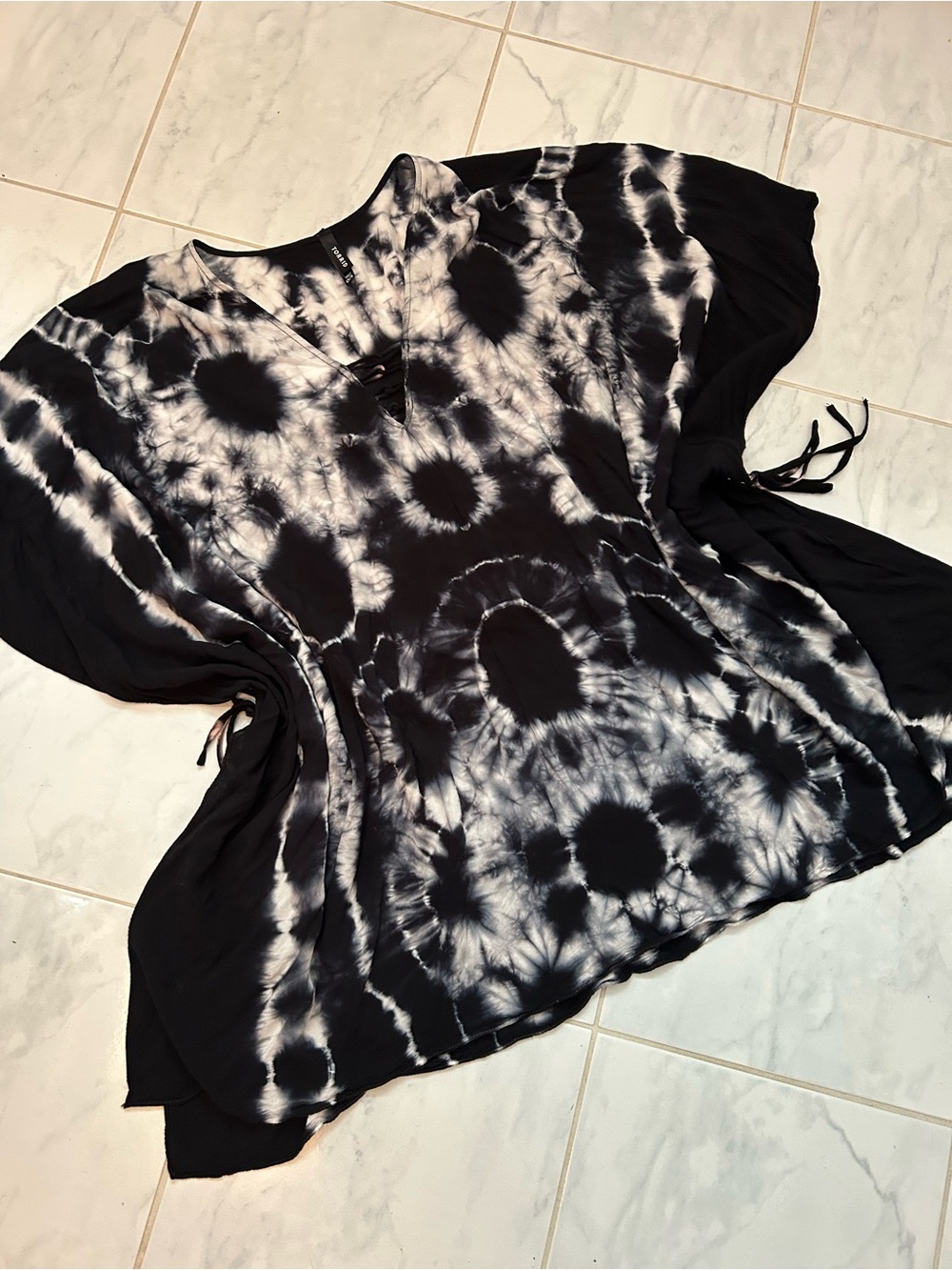 torrid Black & White Tie-Dye Flowing Tunic Top side ties.